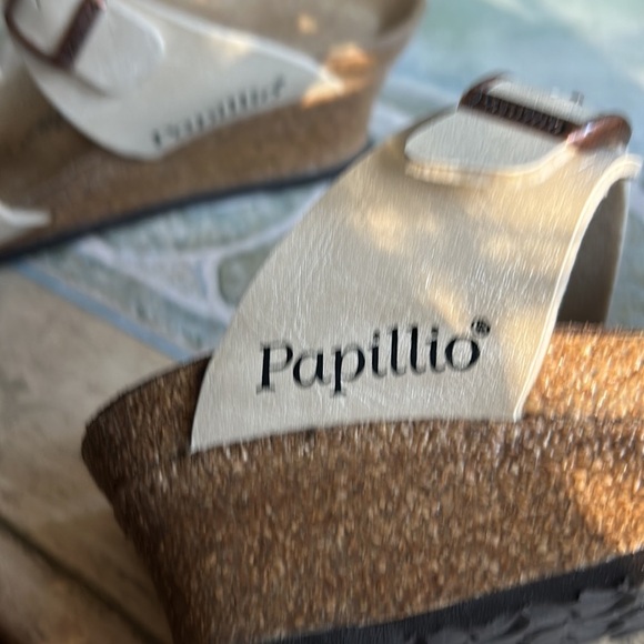 UGG Papillio beige sandal. - Picture 4 of 4
